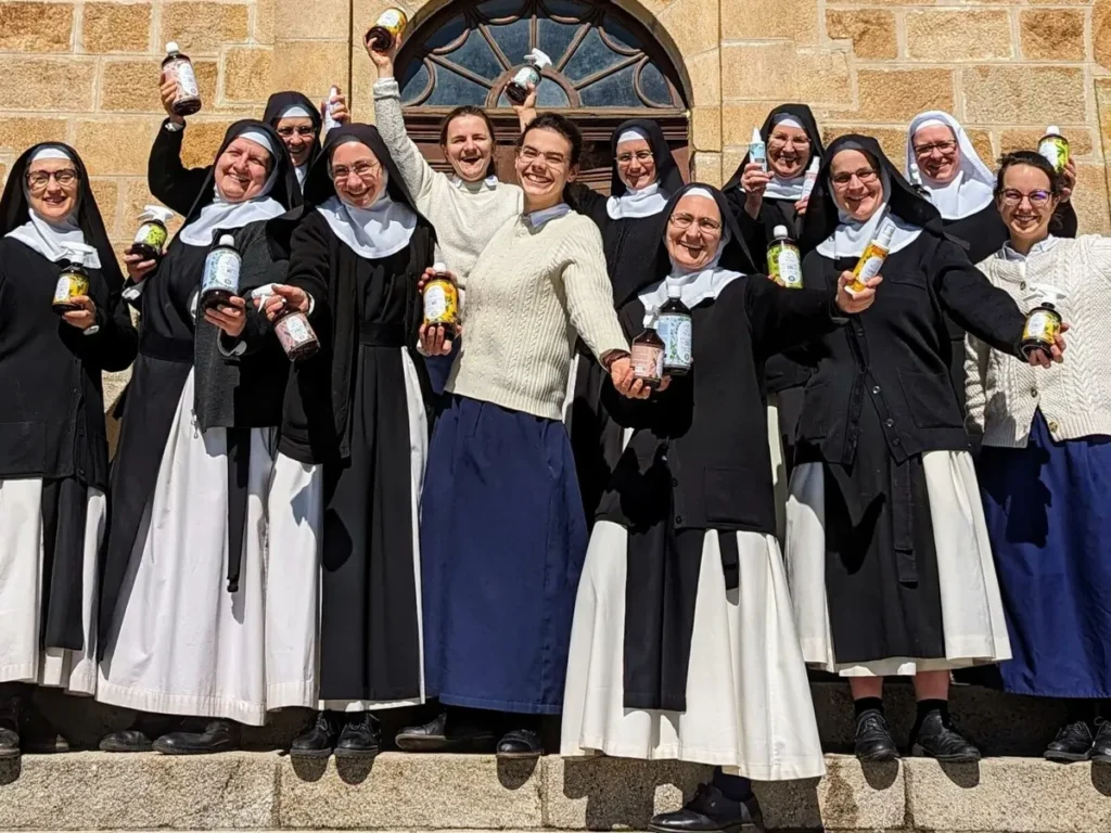 Călugărițele de la o mânăstire din Franța fabrică detergenți ca să aibă bani pentru facturi
