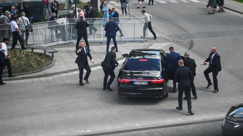 Premierul Slovaciei, împuşcat pe stradă, înainte de o întâlnire cu susţinătorii