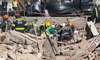 Momentul în care un bărbat este scos de sub dărâmături, la 5 zile după prăbușirea unei clădiri în Africa de Sud. VIDEO