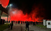 Fanii FC U Craiova au dat foc la torțe și au vrut să meargă peste jucători la autocar! Scene incendiare, după ce (...)