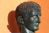 A fost Caligula cel mai nebun dintre împărații romani? L-a amenințat pe zeul Jupiter că-l va omorî în bătaie