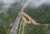 VIDEO China: 36 de morţi în urma surpării unei porţiuni de autostradă în sudul ţării