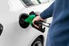 Care sunt preţurile la carburanţi astăzi, 16 mai 2024. Avem o nouă zi cu scăderi masive de preţuri la benzină şi (...)