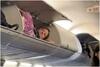 O femeie a tras un pui de somn în spațiul de depozitare a bagajelor din avion, în SUA. Imaginile au devenit (...)