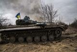 POLITICO: Ucraina se îndreaptă spre înfrângere. Tinerii ucraineni fug de armată şi război