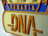 Bărbat prins în flagrant de DNA când lua o șpagă de 20.000 de euro. Promitea că banii ajung la judecători din București