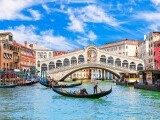 Metoda prin care Veneția încearcă să facă față turismului excesiv. „Creează stres pentru oraş”