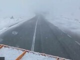 Ninge pe Transalpina. Drumarii fac apel către șoferi: Nu vă deplasaţi în zonele montane dacă nu aveţi (...)