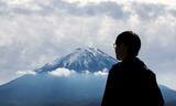 Un mic oraş din Japonia va construi un gard ca să blocheze priveliştea spre Muntele Fuji. Decizia, luată pentru a (...)