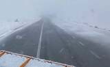 Ninge pe Transalpina. Avertismentul drumarilor pentru șoferi. VIDEO