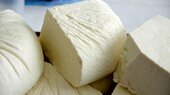 Ce este, de fapt, brânza mixtă din piețe: ”Nu este neapărat telemea de oaie cu vacă!”