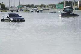 Schimbările climatice, „cea mai probabilă” cauză pentru inundațiile din Oman şi Emiratele Arabe Unite