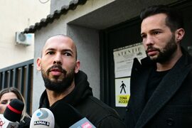 Frații Tate, judecați în dosarul pentru trafic de persoane, potrivit unei decizii a Tribunalului București