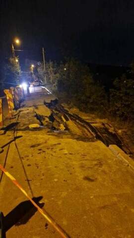 Alunecare de teren pe o stradă din Cluj: zona este monitorizată după ce o bandă de circulație a fost afectată pe o (...)