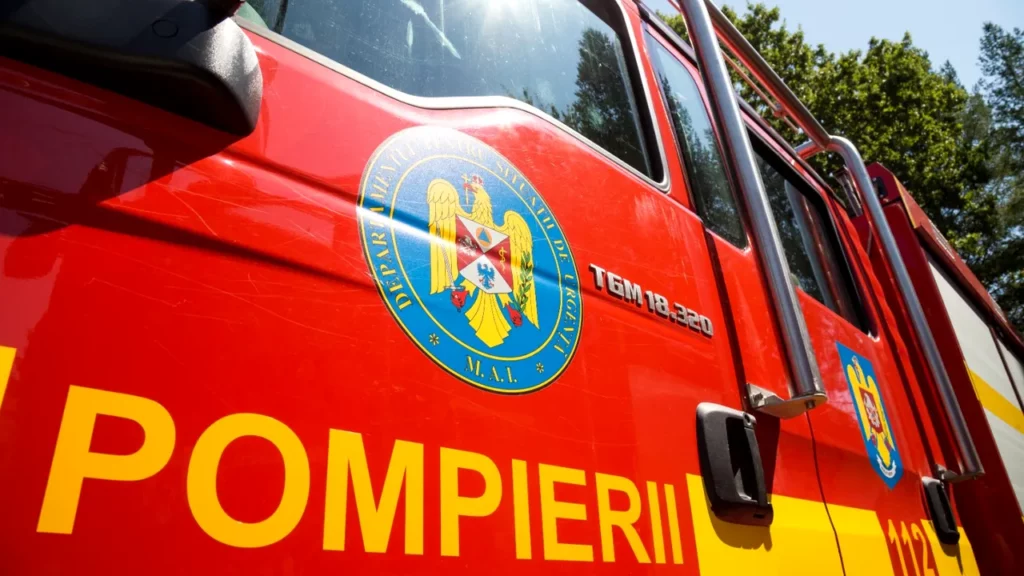 Incendiu puternic la o cabană în zona Plaiul Foii – Zărnești