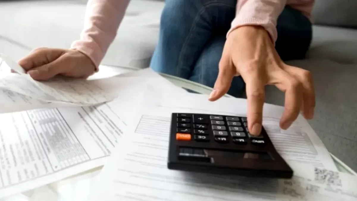 Facturile la electricitate se scumpesc de la 1 august 2025. Care este motivul și care rămâne cel mai ieftin furnizor