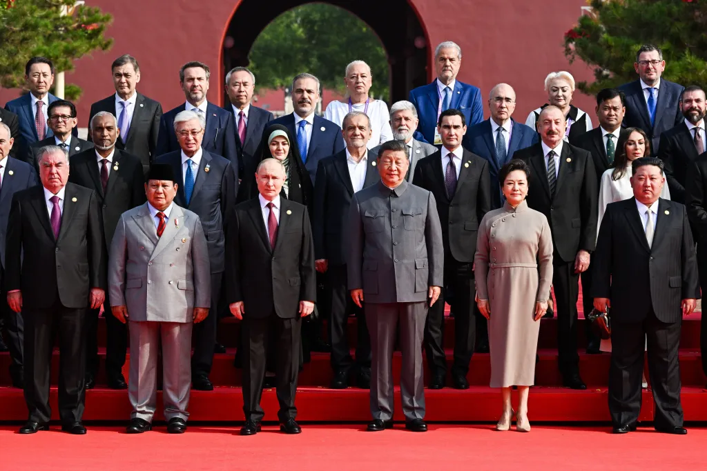 Diplomație pe cont propriu! Năstase și Dăncilă, prezenți la Beijing, în timp ce România se umilește în fața Occidentului