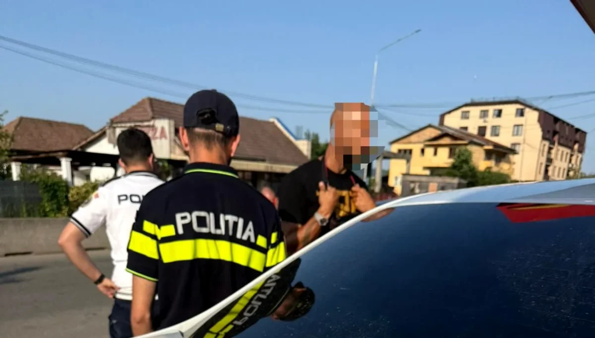 Andrew Tate, prins conducând cu 196 km/h într-o localitate din Vâlcea. A fost amendat și lăsat fără permis