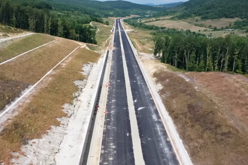 Au pierdut fondurile, acum plătim noi! Uite ce autostradă riscă să devină muzeu