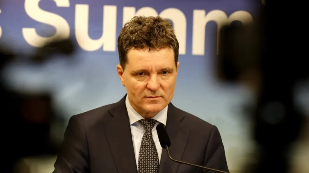 Președintele Nicușor Dan, în contact permanent cu autoritățile după explozia blocului din Capitală