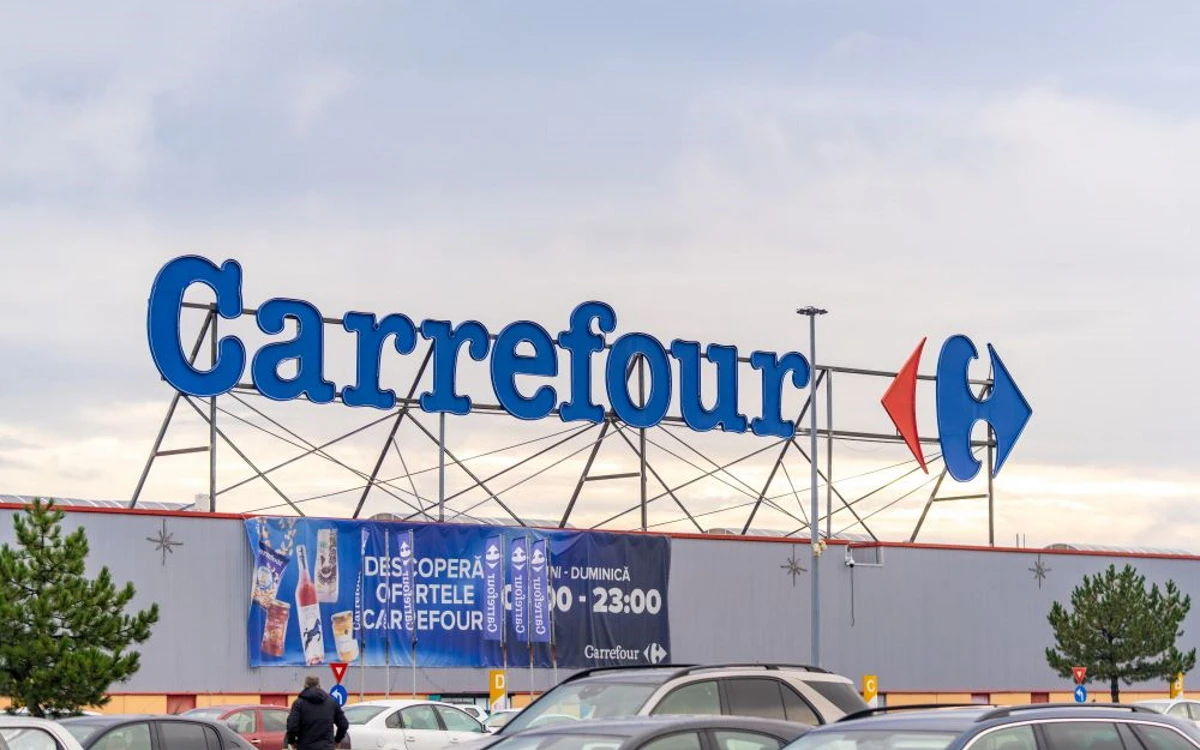 Carrefour se pregătește să-și vândă magazinele din România! Care este motivul