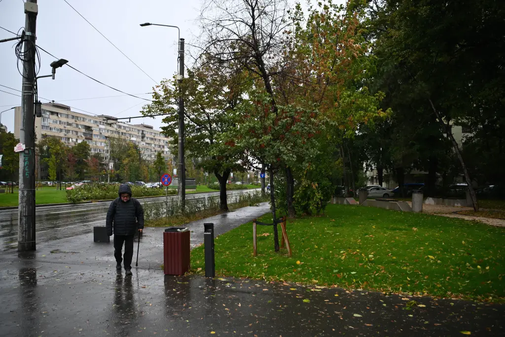 Vremea se schimbă radical în următoarele zile: ploi, lapoviță și ninsori