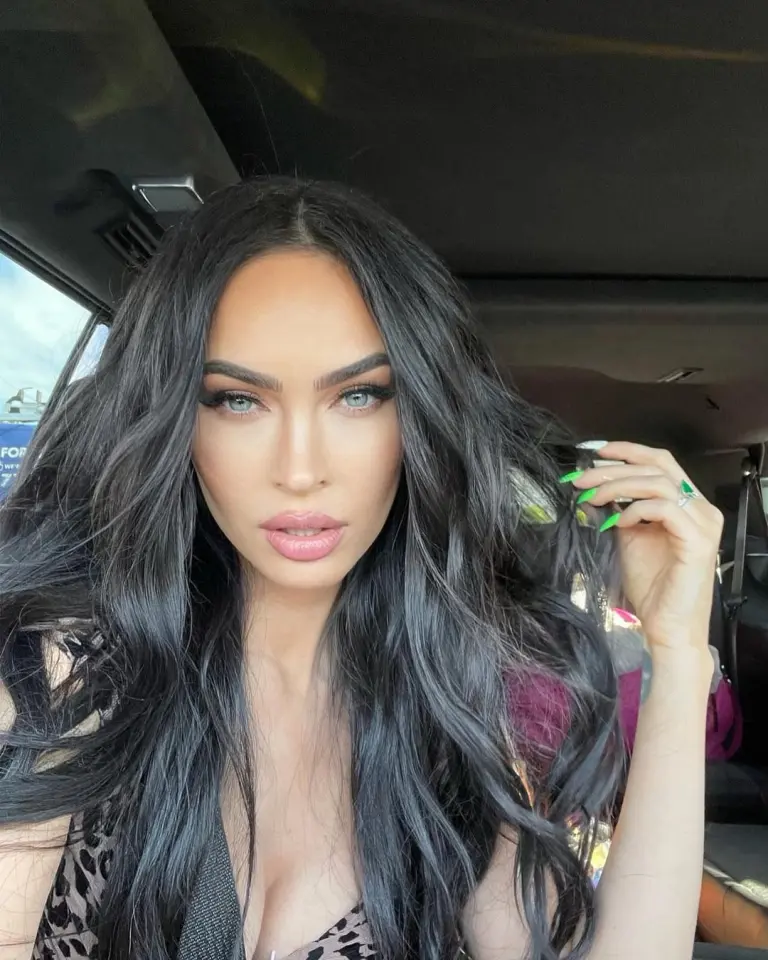 Ce ascunde Megan Fox pe unghii? Detaliul bizar care a explodat pe Instagram