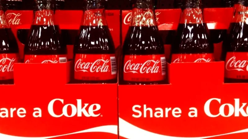 Mesajul secret care apare pe toate sticlele de Coca-Cola. E un simbol ascuns, pe care puțini îl observă