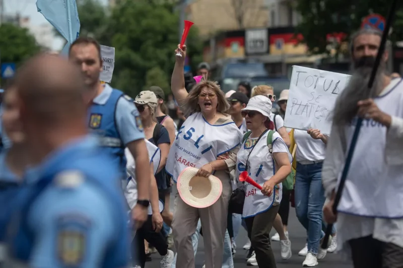 Mii de profesori au blocat Capitala! Marș de amploare spre Cotroceni, Nicușor Dan îi cheamă la discuții