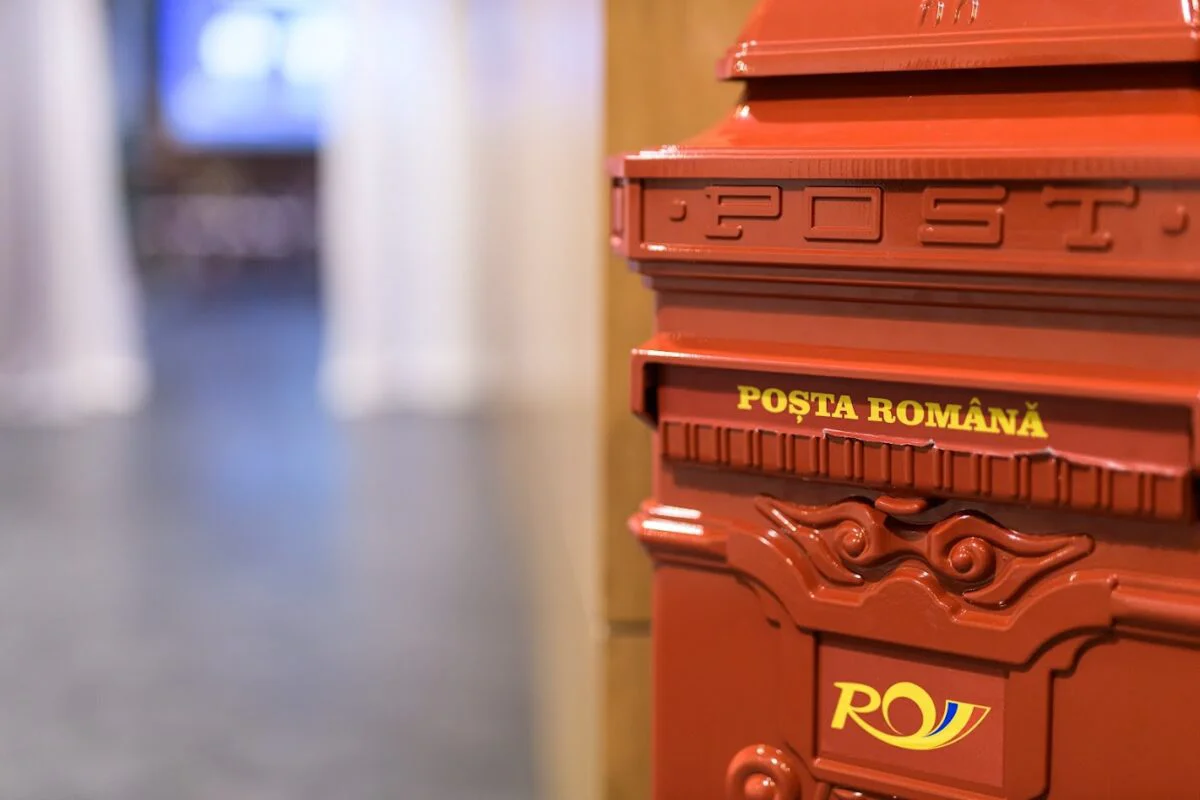 FOTO: 48.000 de euro a costat acest logo banal al Poștei Române!