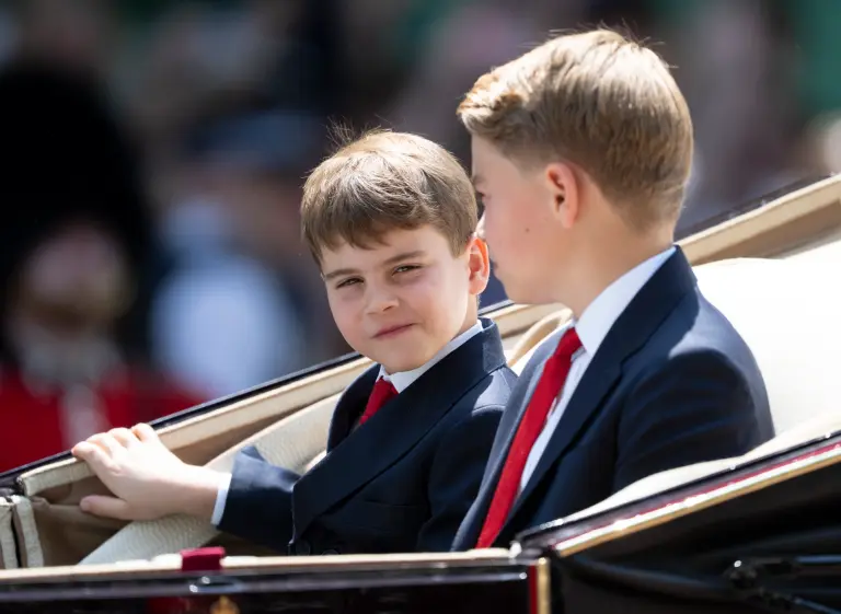 Prințul Louis a făcut show pe balconul Palatului Buckingham! Nu o să-ți vină să crezi ce a făcut