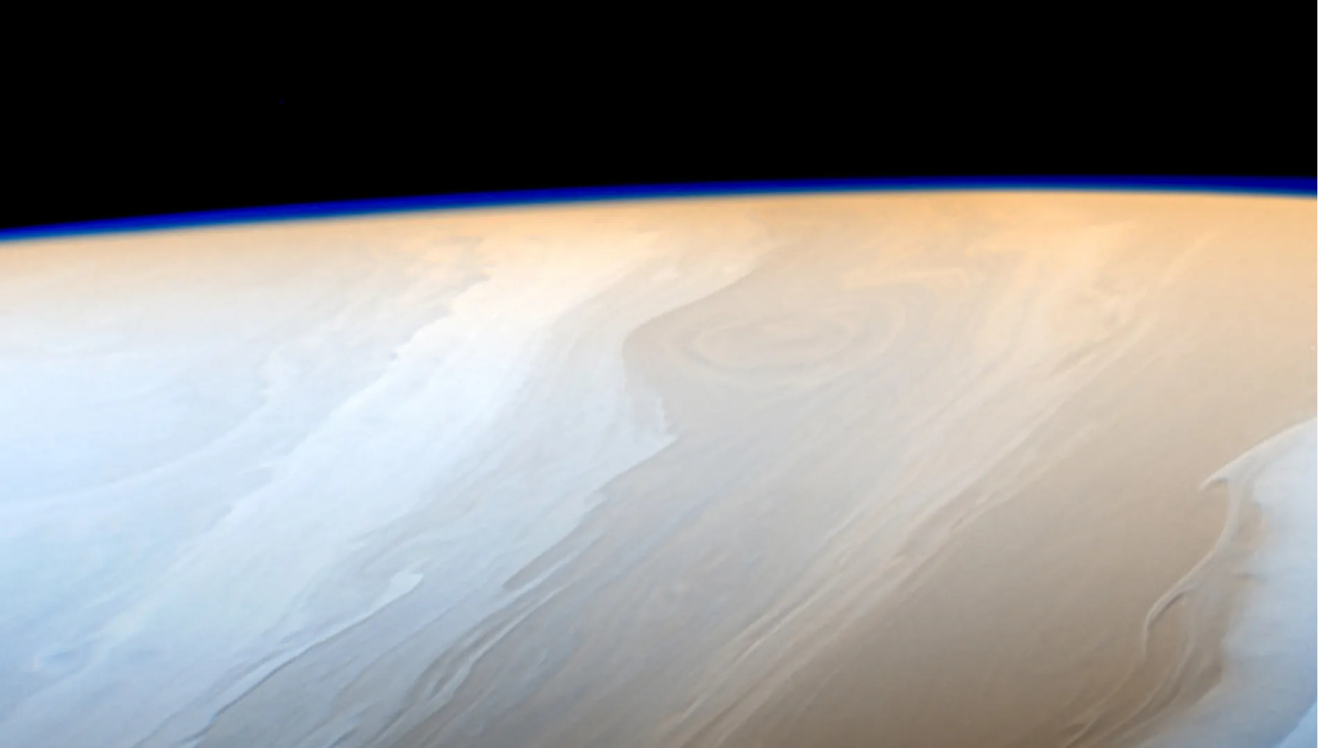 Structuri necunoscute detectate în atmosfera lui Saturn: descoperirea ridică noi întrebări în lumea științei