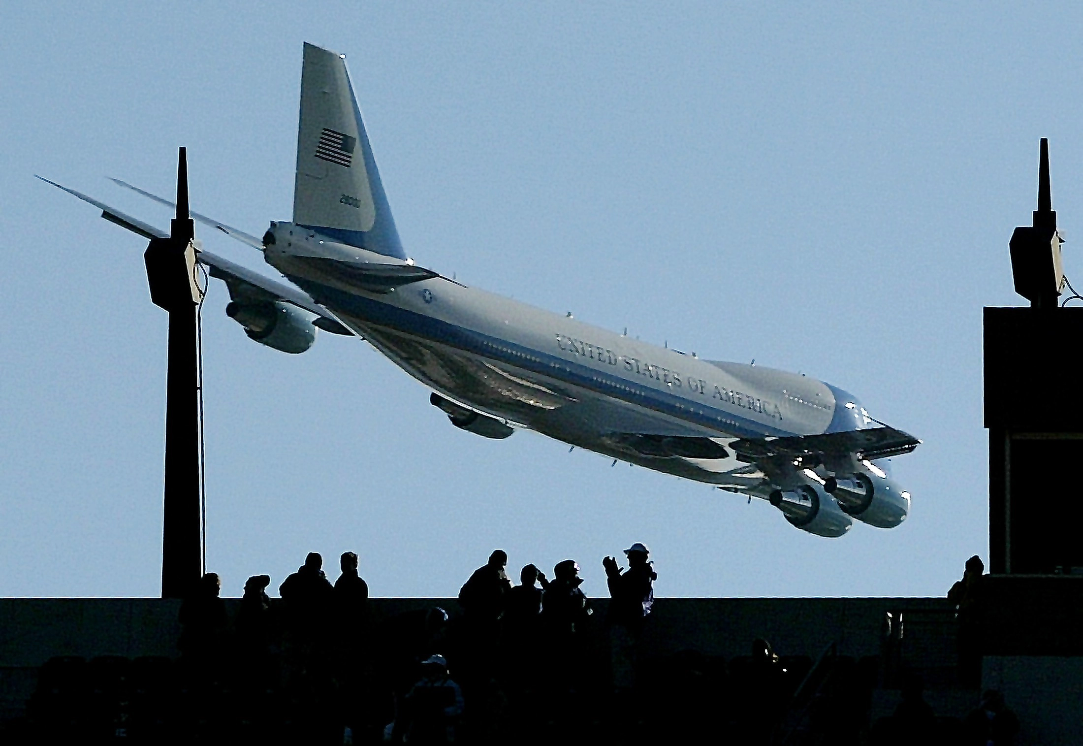 Air Force One, cu Donald Trump la bord, la un pas să se ciocnească cu un avion de pasageri deasupra New York-ului
