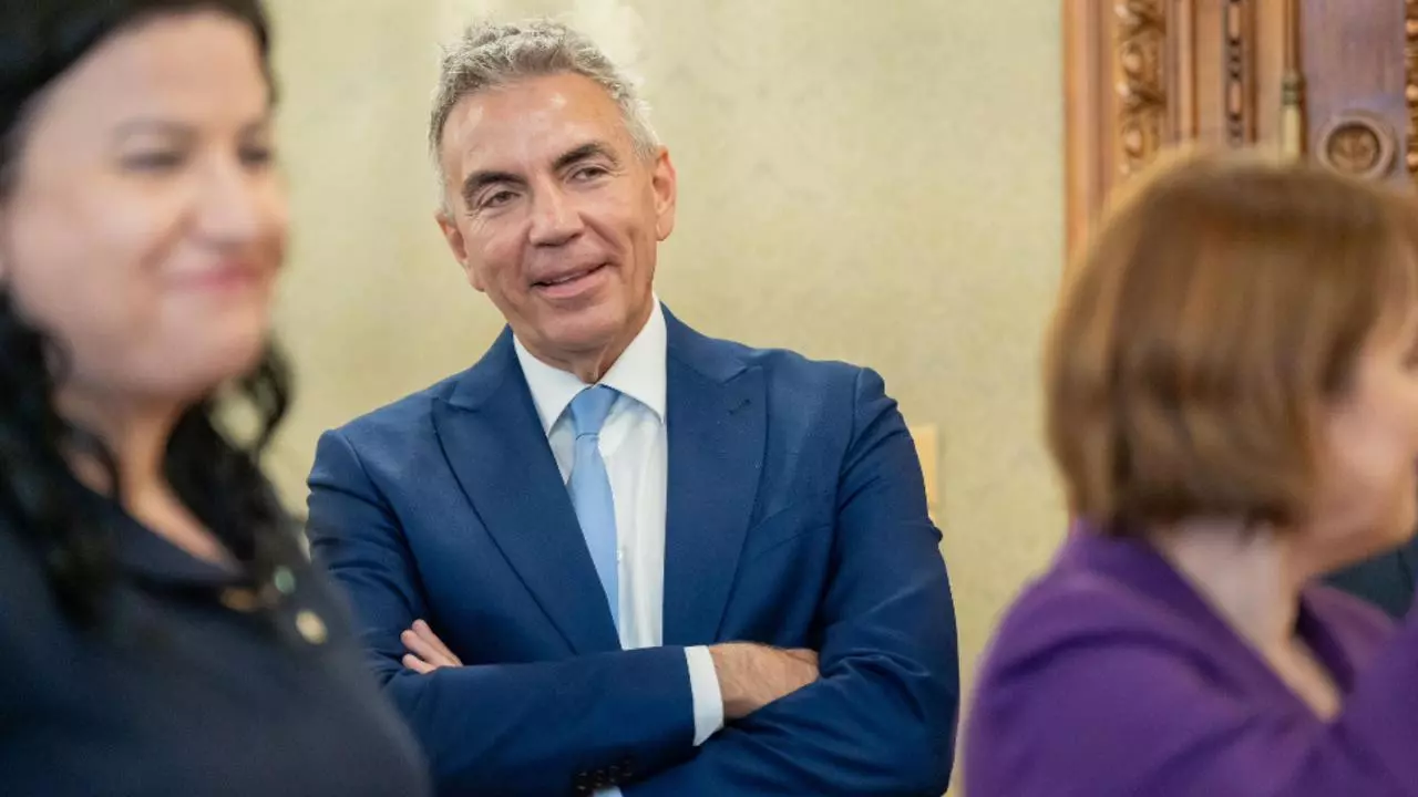 Tupeu maxim! Vicepremierul șpăgar Dragoș Anastasiu cere clarificări de la DNA (realitatea.net)