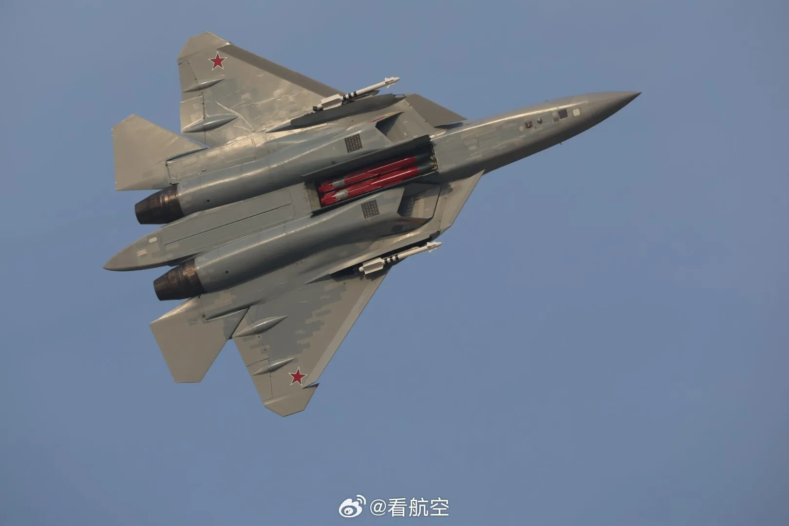 VIDEO Demonstrație de forță a Rusiei: Moscova și-a prezentat noile avioane SU-57, Yak-130M și transportatorul (…)