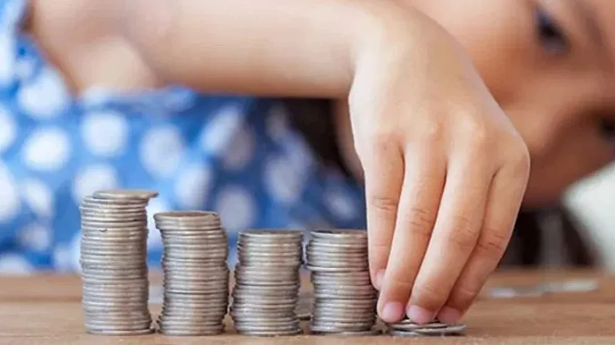 Un sprijin financiar esențial pentru fiecare minor din România, alocația de stat, ar putea fi suspendat. Noile (…)