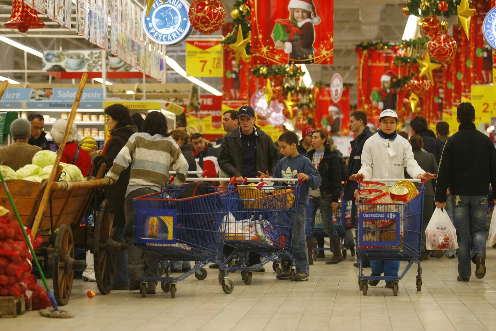 Unul dintre cele mai vechi supermarketuri din București, salvat de la demolare - Auchan își face concurență singur, (…)