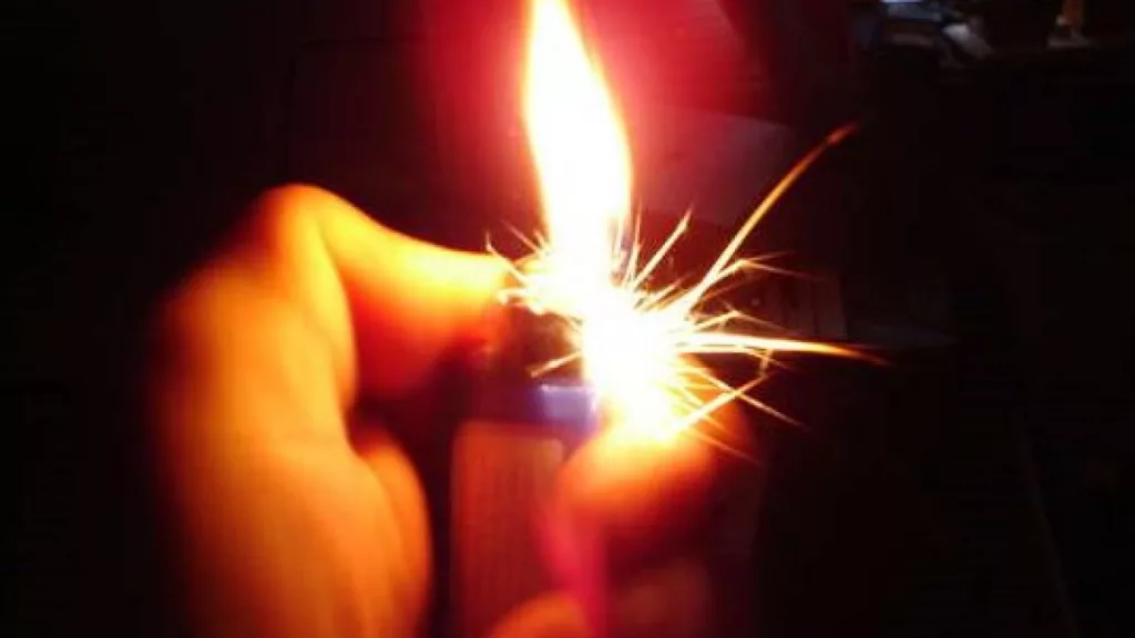 Un bărbat și-a incendiat fosta iubită pentru că îl părăsise