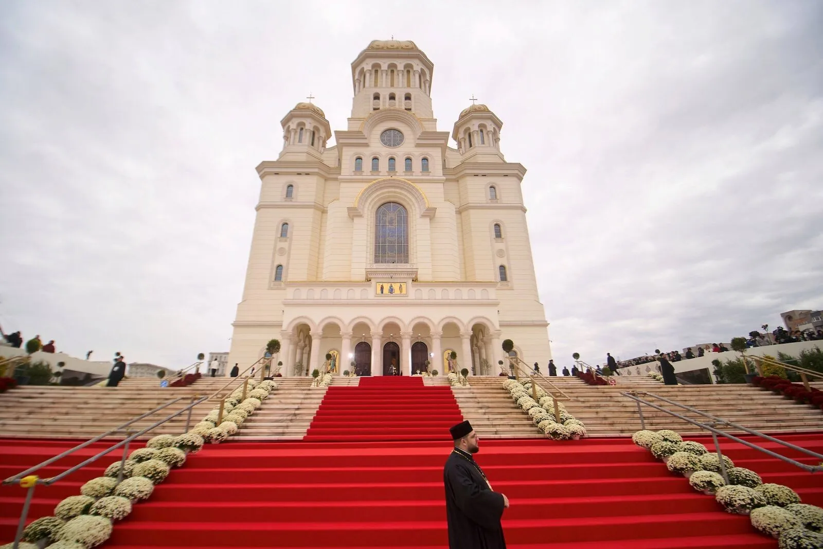 Ultimă oră - „Accesul pelerinilor NU a fost oprit”: Patriarhia Română, primele precizări după cele două scandaluri (…)