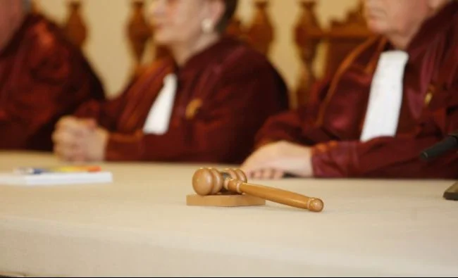 Petiție vizând judecătorii CCR și Avocatul Poporului