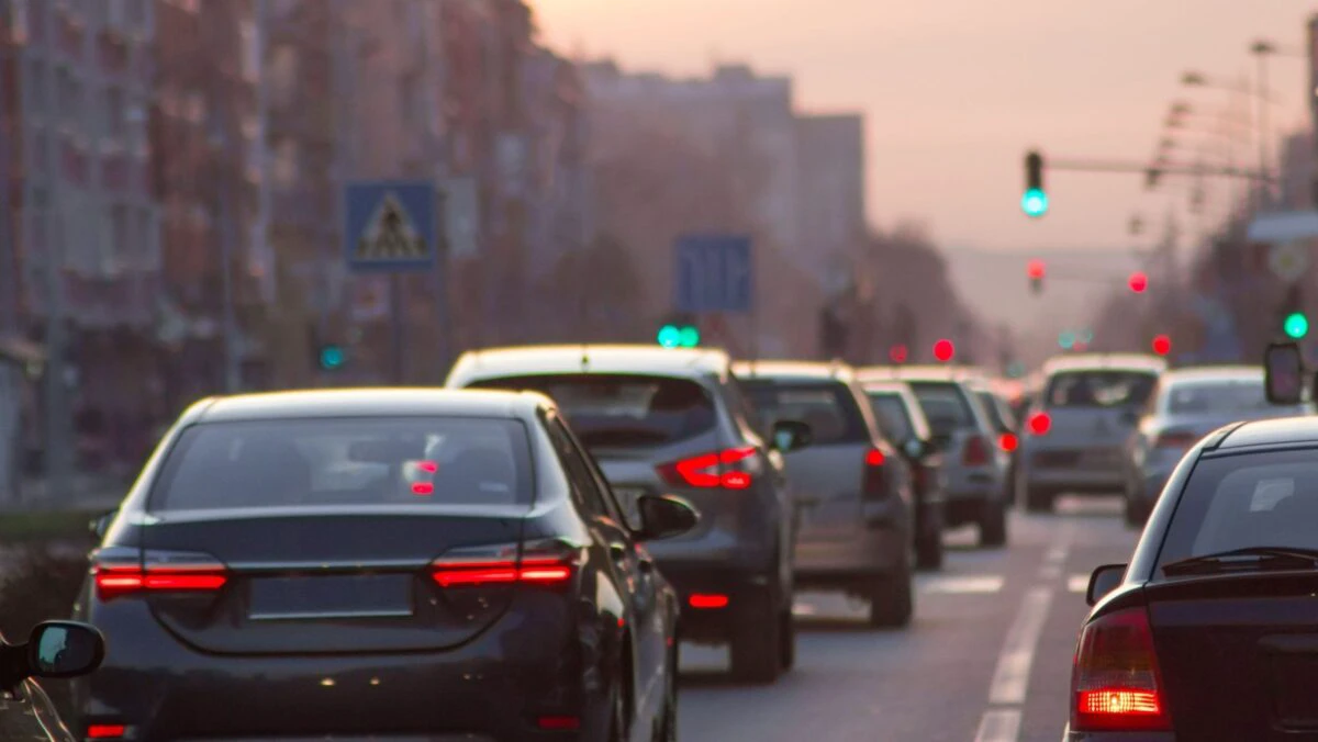 Cea mai încălcată regulă în trafic! Șoferii riscă o amendă de 1.000 de lei!