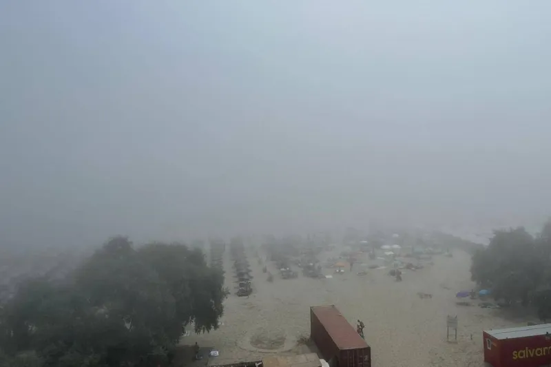 Stațiuni celebre de la mare, învăluite de o ceață groasă. Ce spun meteorologii