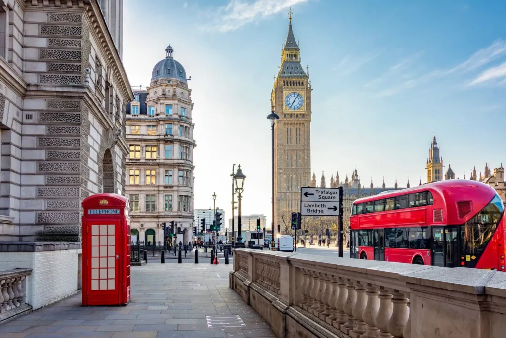Londra vrea să introducă o taxă pentru turişti,