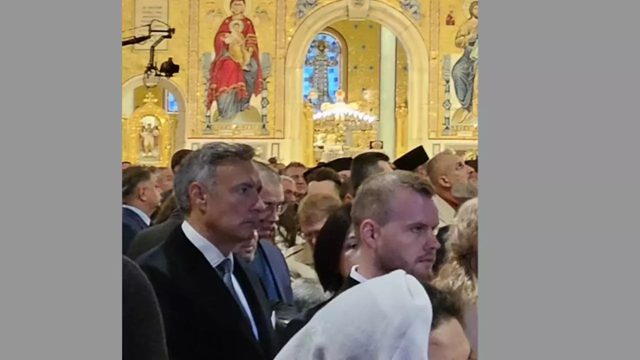Anca Alexandrescu: La Catedrala Mânturii Neamului, distrugătorii României pe scaune, în interior, oamenii din (…)