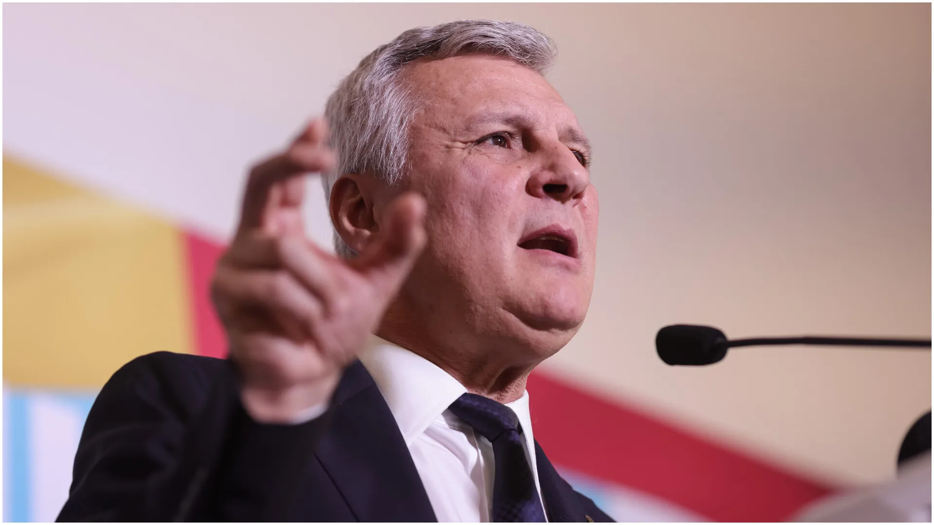 Daniel Zamfir îl face praf pe ministrul Economiei, după ce s-a dus în vizită în Arabia Saudită pe banii arabilor: (…)