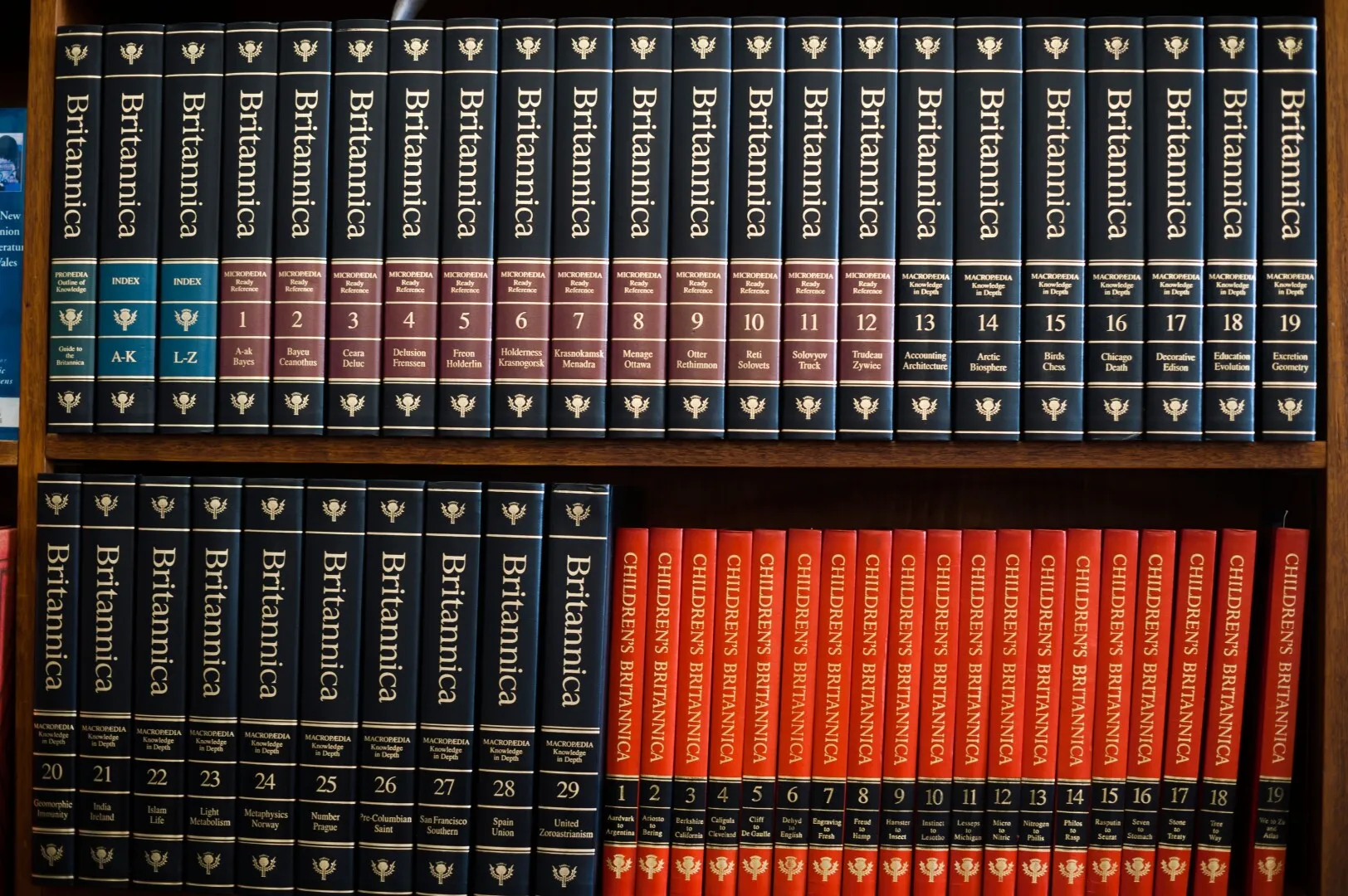 Enciclopedia Britannica dă în judecată Perplexity pentru folosirea neautorizată a conţinutului