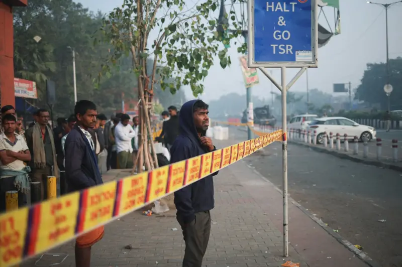 Explozie devastatoare! O mașină a fost aruncată în aer! Sunt zeci de morți și răniți