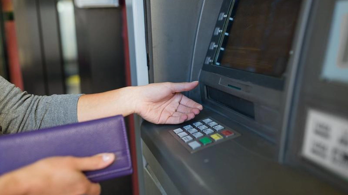 Acești români riscă să rămână fără bani în contul bancar! Totul se întâmplă sub ochii lor! Iată motivul!