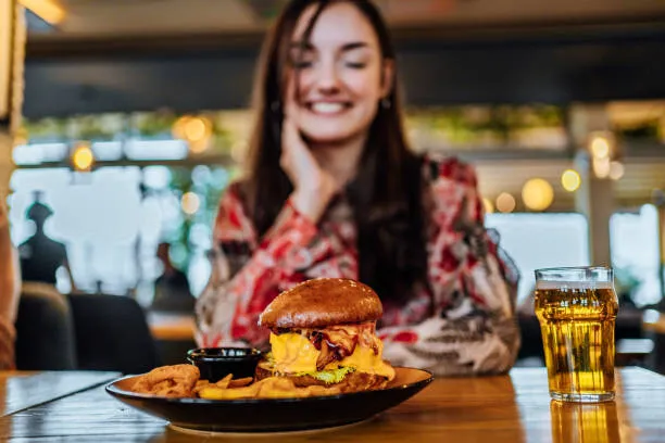 Când ne vine nota de plată: Vârsta la care organismul începe să plătească pentru toate obiceiurile nesănătoase