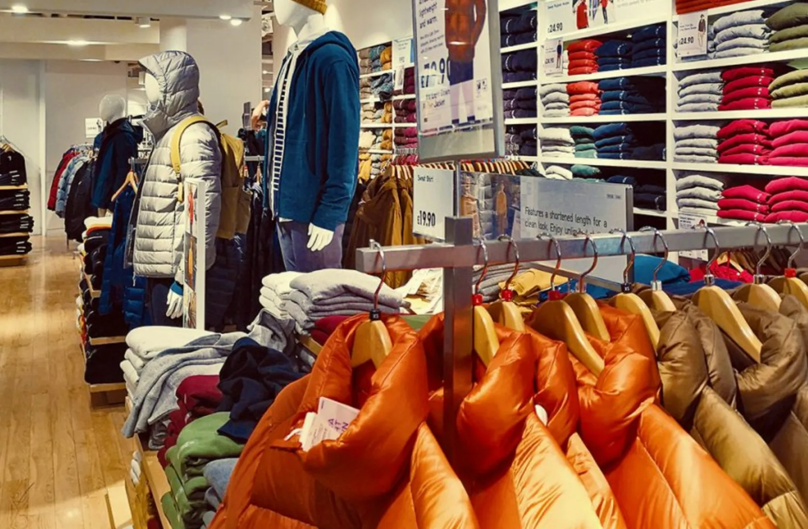 Un cuplu de cetățeni români și-au pus copiii să fure haine de firmă în Marea Britanie. Metoda prin care reușeau să (…)